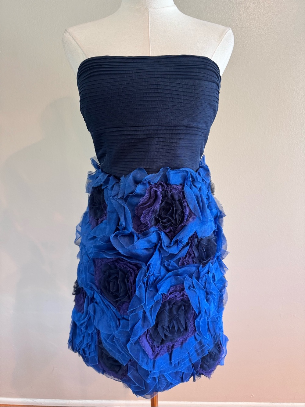 BCBG Max Azria Y2K Blue 3D Floral Strapless Cocktail Dress